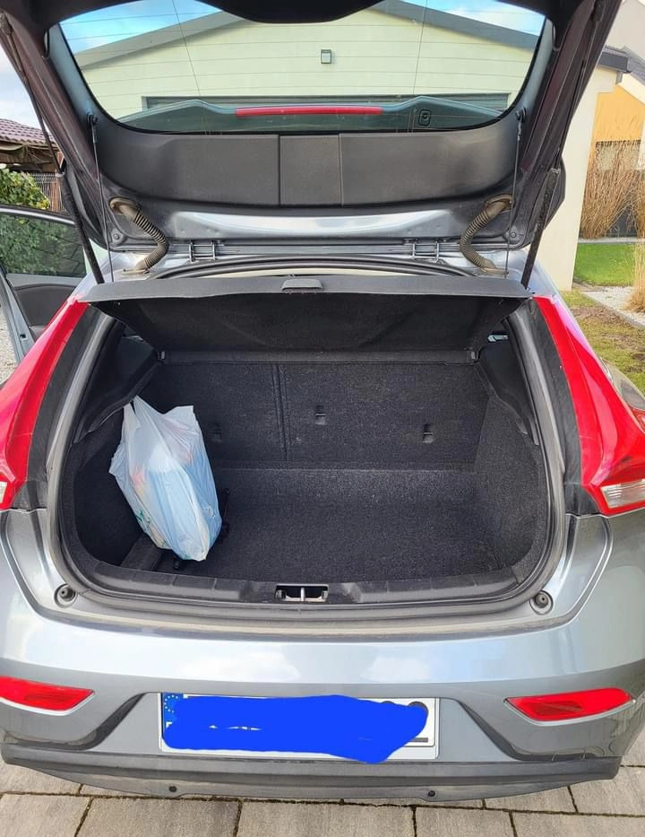 Volvo V40 cena 43900 przebieg: 198000, rok produkcji 2015 z Łaziska Górne małe 56